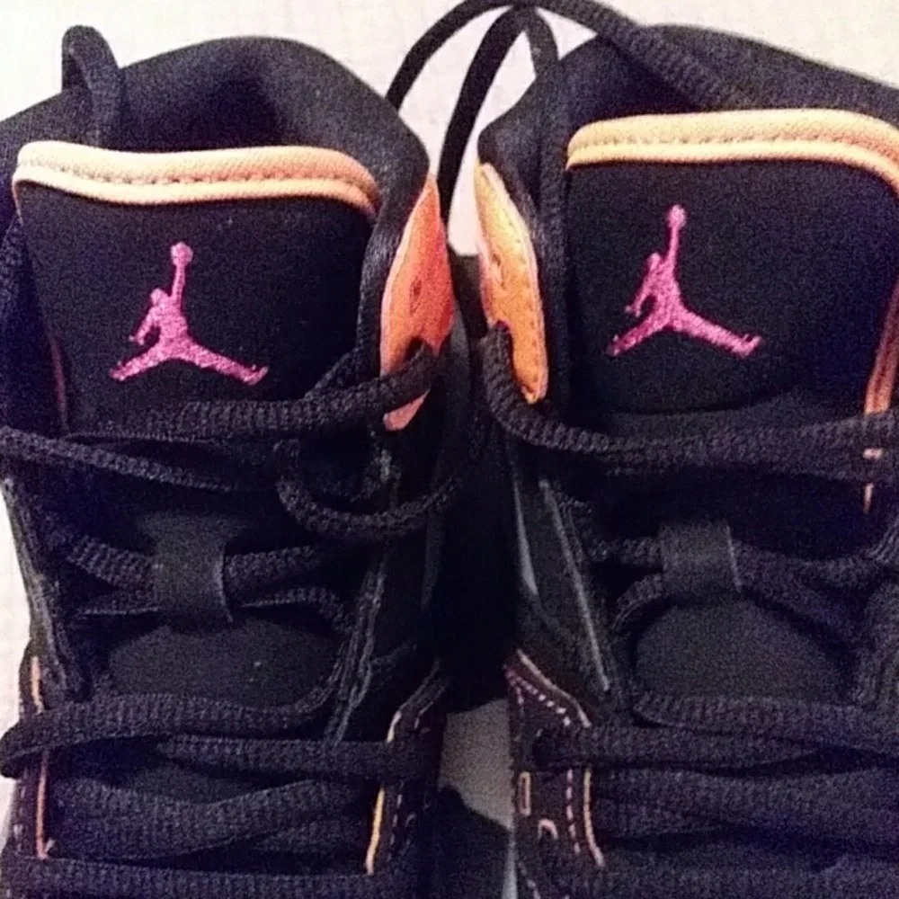 KIDS JORDAN WORN ONCE!! EXCELLENT CONDITION++